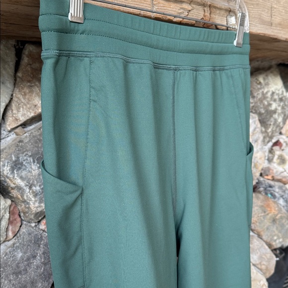 Fabletics Forest Green Pull-up Joggers w/ Side Pockets Women’s Medium - Picture 5 of 10